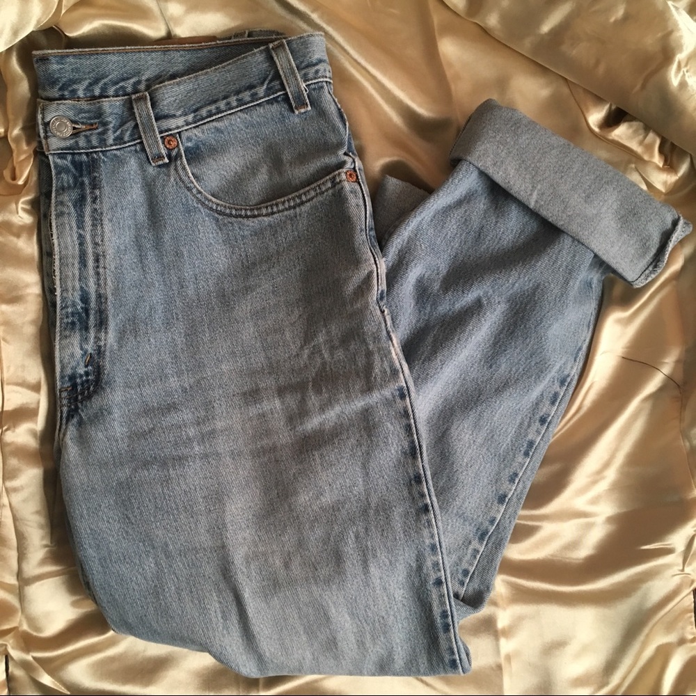 High Rise Light Wash Levi’s